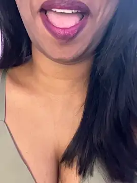 Snapshot of tamil_Aarathi chatting on May 2026 05:20:01 PM tamil Aarathi online show from May 2026 05:20:01 PM