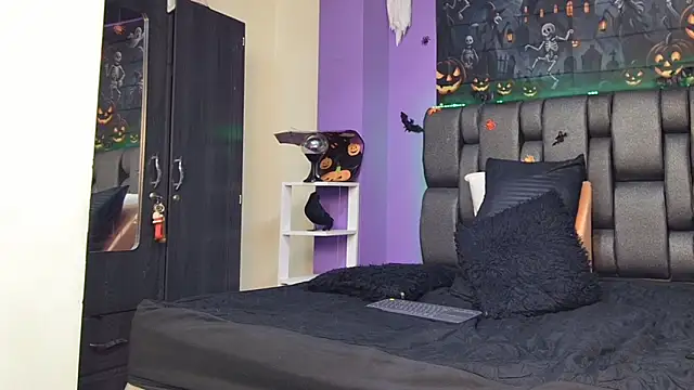 ashtoncooperr online show from October 2025 06:26:02 PM