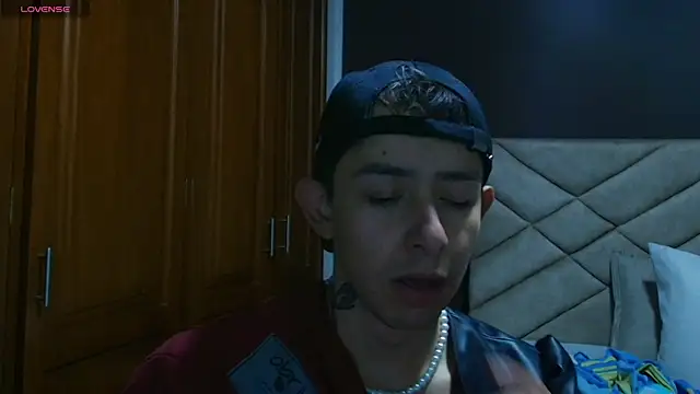 Aleecandrews online show from October 2025 07:47:02 PM