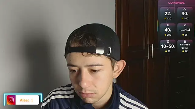 Aleecandrews online show from November 2025 07:16:02 PM