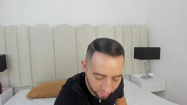 Snapshot of Lushian_ chatting on May 2026 03:51:01 PM Lushian online show from May 2026 03:51:01 PM