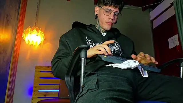 david huge online show from April 2026 03:11:01 AM