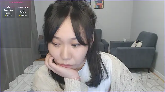 Snapshot of chew_me chatting on September 2025 11:00:01 AM chew me online show from September 2025 11:00:01 AM