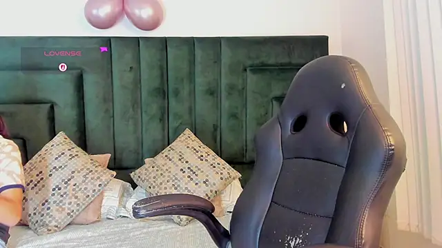 valerieMattson online show from December 2025 05:28:02 PM