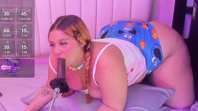 Snapshot of sharlotthe_bigass chatting on June 2026 09:01:01 AM sharlotthe bigass online show from June 2026 09:01:01 AM