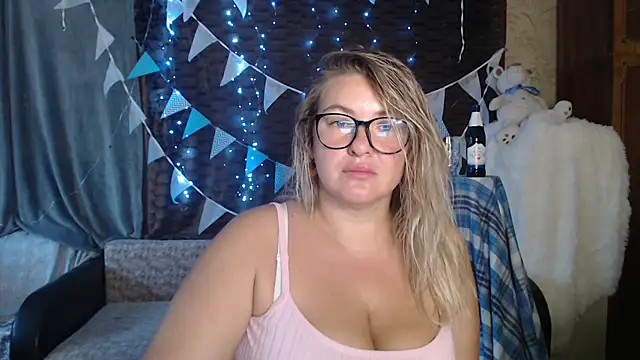 NikaSkylink online show from September 2025 03:21:01 AM