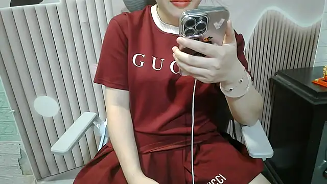 Snapshot of Emachiii chatting on September 2025 12:11:01 AM Emachiii online show from September 2025 12:11:01 AM