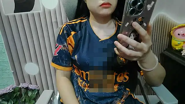 Snapshot of Emachiii chatting on October 2025 02:42:02 AM Emachiii online show from October 2025 02:42:02 AM