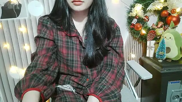 Emachiii online show from December 2025 12:53:02 PM