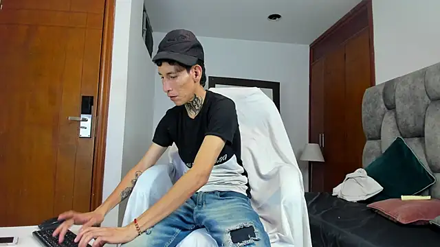 Davide 444 online show from October 2025 01:16:02 AM