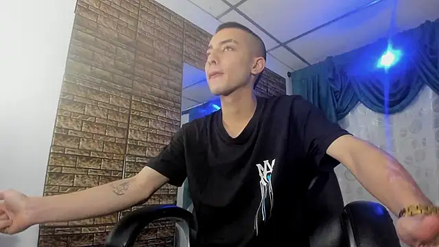Snapshot of Dereck_Boy8 chatting on September 2025 10:10:02 PM Dereck Boy8 online show from September 2025 10:10:02 PM