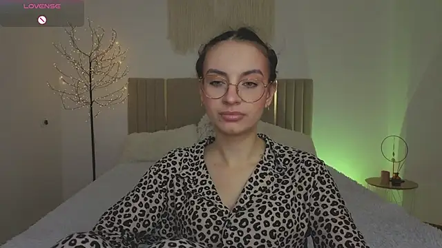 Real cutie1 online show from April 2026 12:44:02 PM