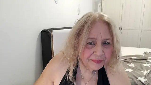 Snapshot of SusiLifeXXX chatting on June 2026 05:28:01 PM SusiLifeXXX online show from June 2026 05:28:01 PM