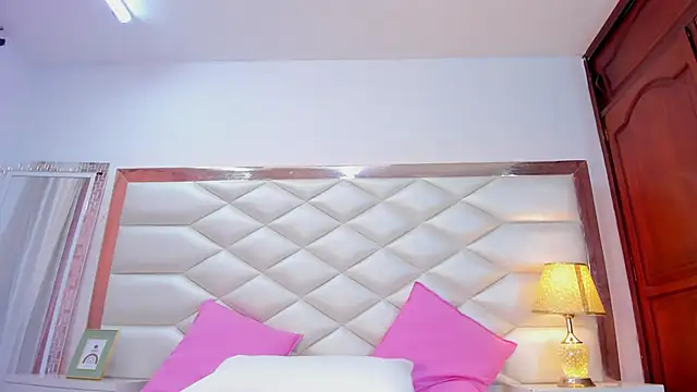 Snapshot of KarinaGomezxxx chatting on October 2025 01:42:02 PM KarinaGomezxxx online show from October 2025 01:42:02 PM