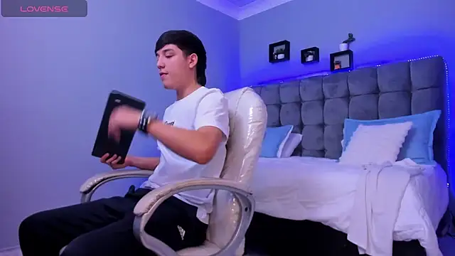 Ares di martin online show from November 2025 05:40:02 AM