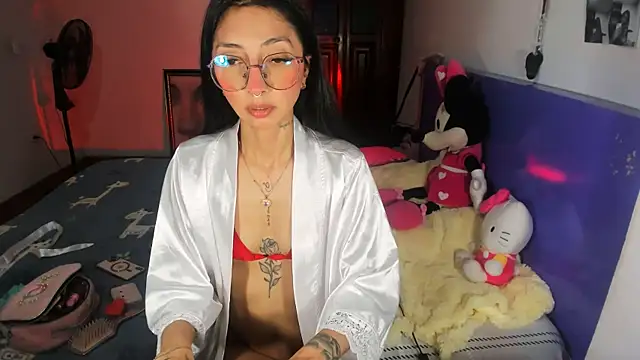Snapshot of Anais_lux chatting on June 2026 12:04:02 AM Anais lux online show from June 2026 12:04:02 AM