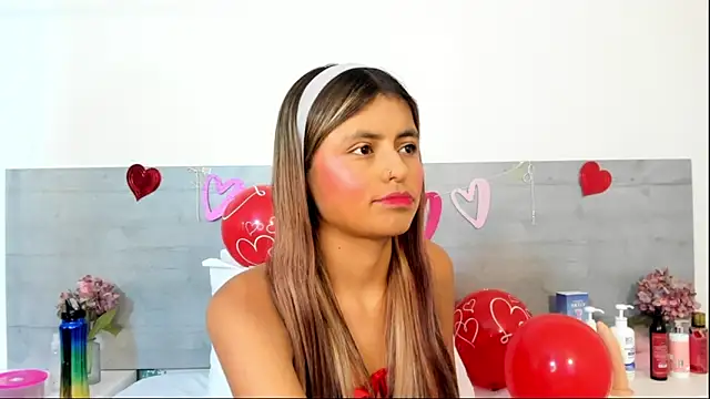 sunnyWhitee online show from February 2026 07:21:01 PM