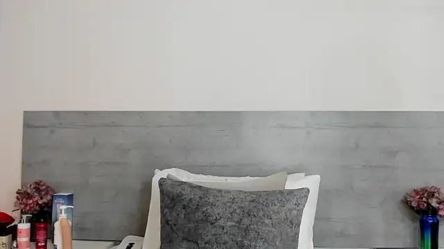 sunnyWhitee online show from March 2026 07:28:02 PM