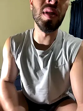 Snapshot of MaxDell chatting on September 2025 12:21:01 AM MaxDell online show from September 2025 12:21:01 AM