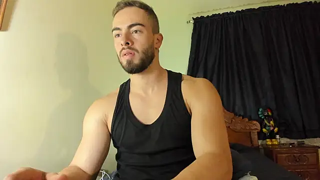 Snapshot of MaxDell chatting on November 2025 01:26:02 AM MaxDell online show from November 2025 01:26:02 AM