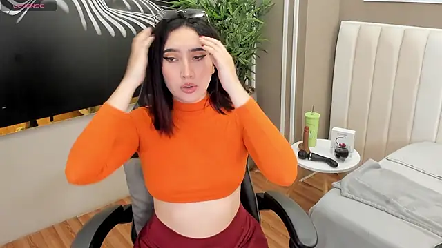 Skyyle  online show from March 2026 01:11:01 PM