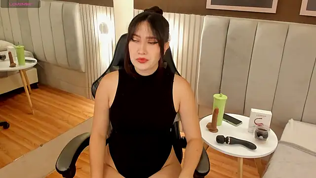 Snapshot of Skyyle_ chatting on April 2026 12:51:02 PM Skyyle online show from April 2026 12:51:02 PM