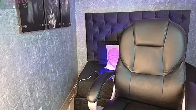 eileen  hills online show from December 2025 07:32:01 PM