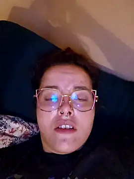 nuttiebuddy1 online show from September 2025 10:23:01 PM