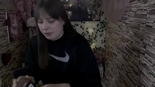 Amanda Bright  online show from October 2025 06:35:02 AM