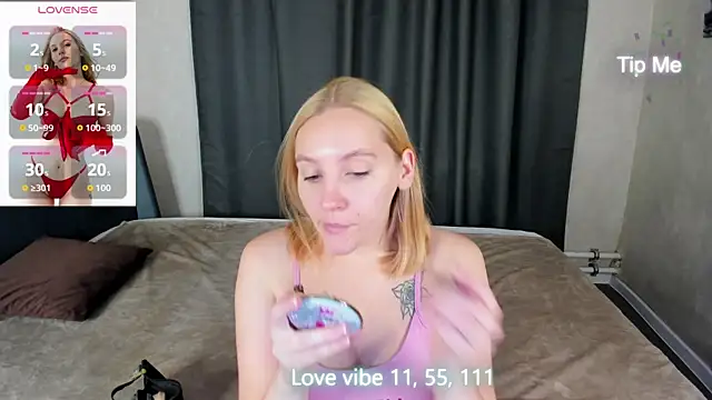 Snapshot of Anna_Chelsea chatting on October 2025 12:44:02 AM Anna Chelsea online show from October 2025 12:44:02 AM