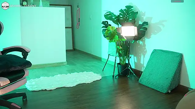 AnnieCouperr online show from March 2026 07:50:01 PM