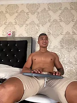 ThiagoBlaze online show from November 2025 02:47:02 AM