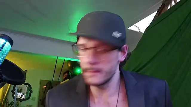 MasterDaddyCool online show from October 2025 03:51:01 AM