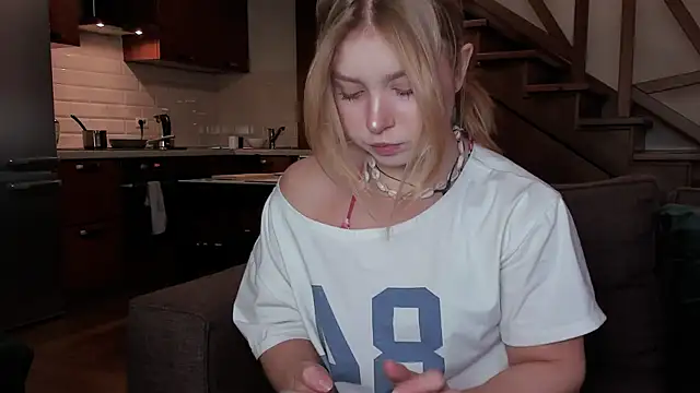 Snapshot of VanillaLivitski chatting on October 2025 11:19:01 AM VanillaLivitski online show from October 2025 11:19:01 AM