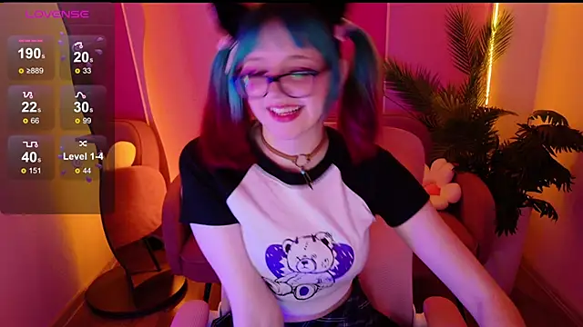 Snapshot of CoralineYoung chatting on October 2025 05:48:02 AM CoralineYoung online show from October 2025 05:48:02 AM