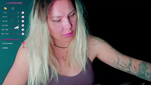 Snapshot of frankiefoxie_ chatting on October 2025 04:19:01 PM frankiefoxie online show from October 2025 04:19:01 PM