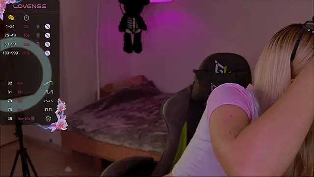 Snapshot of LeksaCandy chatting on November 2025 03:05:01 AM LeksaCandy online show from November 2025 03:05:01 AM