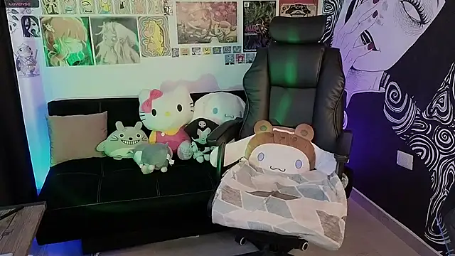 Yuhwan  online show from November 2025 07:23:02 PM