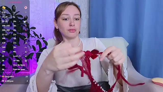 Snapshot of evashiny_ chatting on June 2026 01:43:02 AM evashiny online show from June 2026 01:43:02 AM