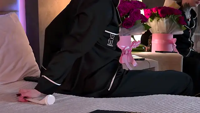 Snapshot of AriWild chatting on November 2025 04:35:02 AM AriWild online show from November 2025 04:35:02 AM