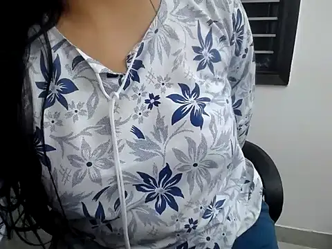 Roshi Love online show from June 2026 11:50:02 PM