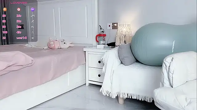 Snapshot of B-Yaya chatting on October 2025 06:17:02 PM B-Yaya online show from October 2025 06:17:02 PM