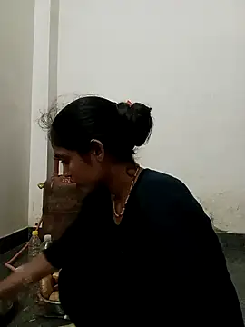 Guriya0076 online show from November 2025 01:29:02 PM