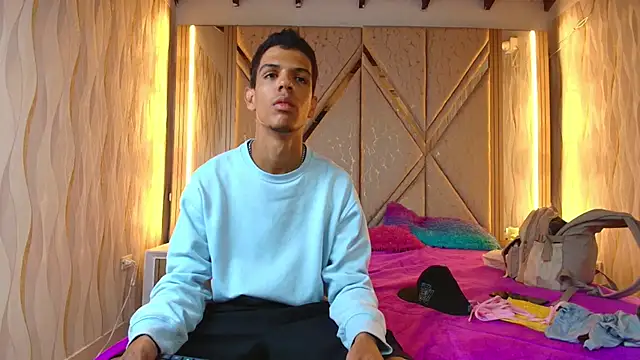 Snapshot of Hotcouple_222 chatting on November 2025 07:31:02 AM Hotcouple 222 online show from November 2025 07:31:02 AM