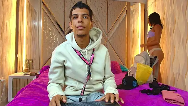 Snapshot of Hotcouple_222 chatting on November 2025 07:30:01 AM Hotcouple 222 online show from November 2025 07:30:01 AM