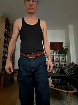 Snapshot of SexyLeon8 chatting on October 2025 07:01:02 AM SexyLeon8 online show from October 2025 07:01:02 AM