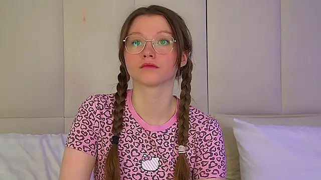 Snapshot of KeiraAsti chatting on November 2025 06:09:02 PM KeiraAsti online show from November 2025 06:09:02 PM