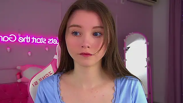 Snapshot of KeiraAsti chatting on December 2025 06:14:03 PM KeiraAsti online show from December 2025 06:14:03 PM