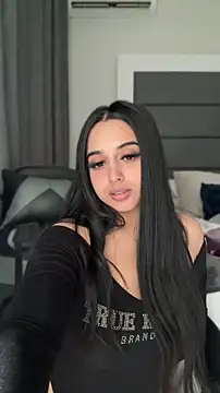 LilMisIndianx online show from April 2026 01:32:02 PM