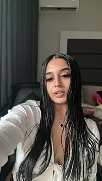 LilMisIndianx online show from April 2026 12:18:01 PM
